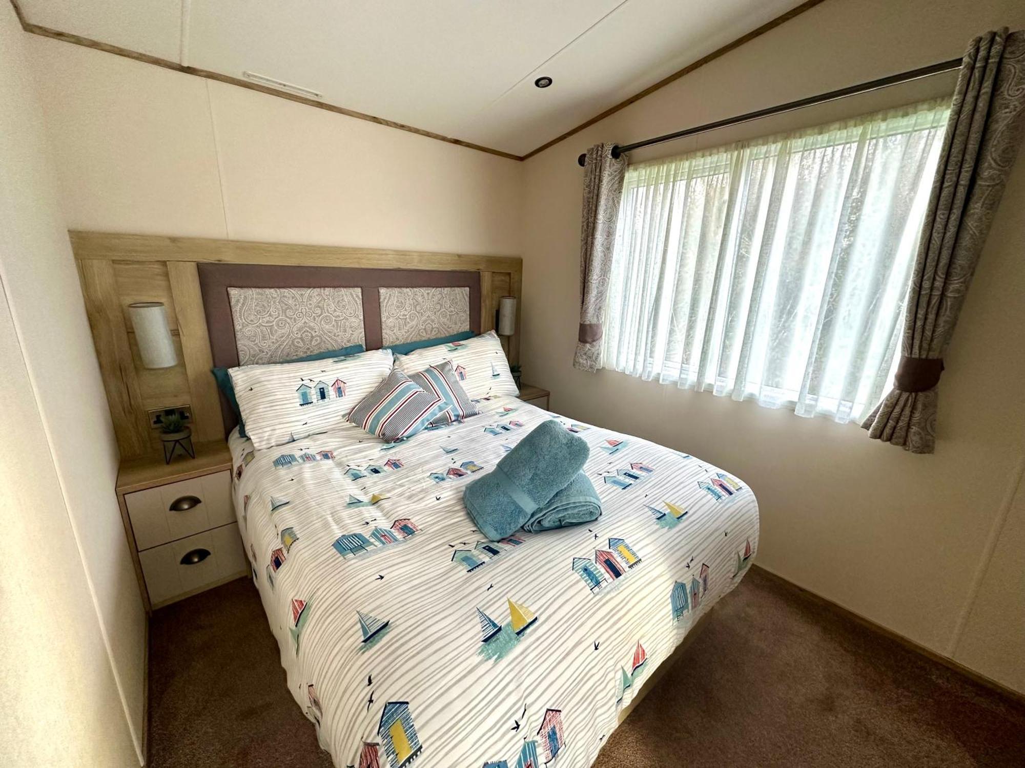 The Boat House, Hot Tub Lodge South Cerney Extérieur photo