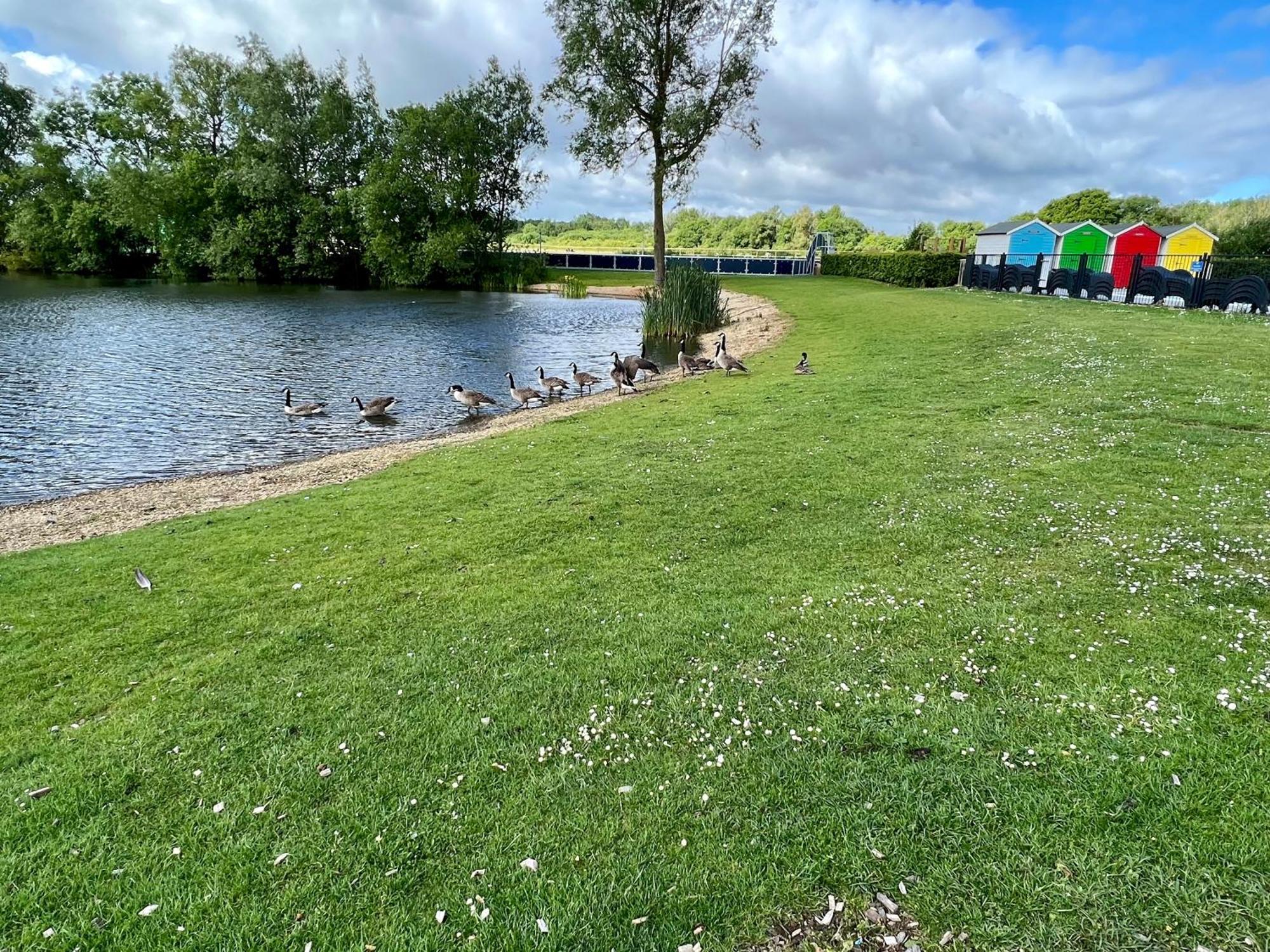 The Boat House, Hot Tub Lodge South Cerney Extérieur photo